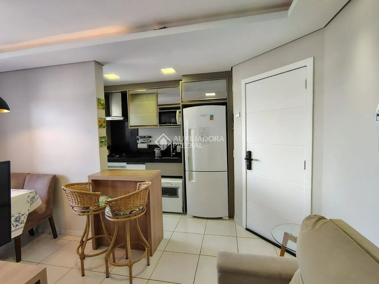 Apartamento 02 Dormitórios , mobiliado ,garagem elevador e área de lazer. - Foto 3