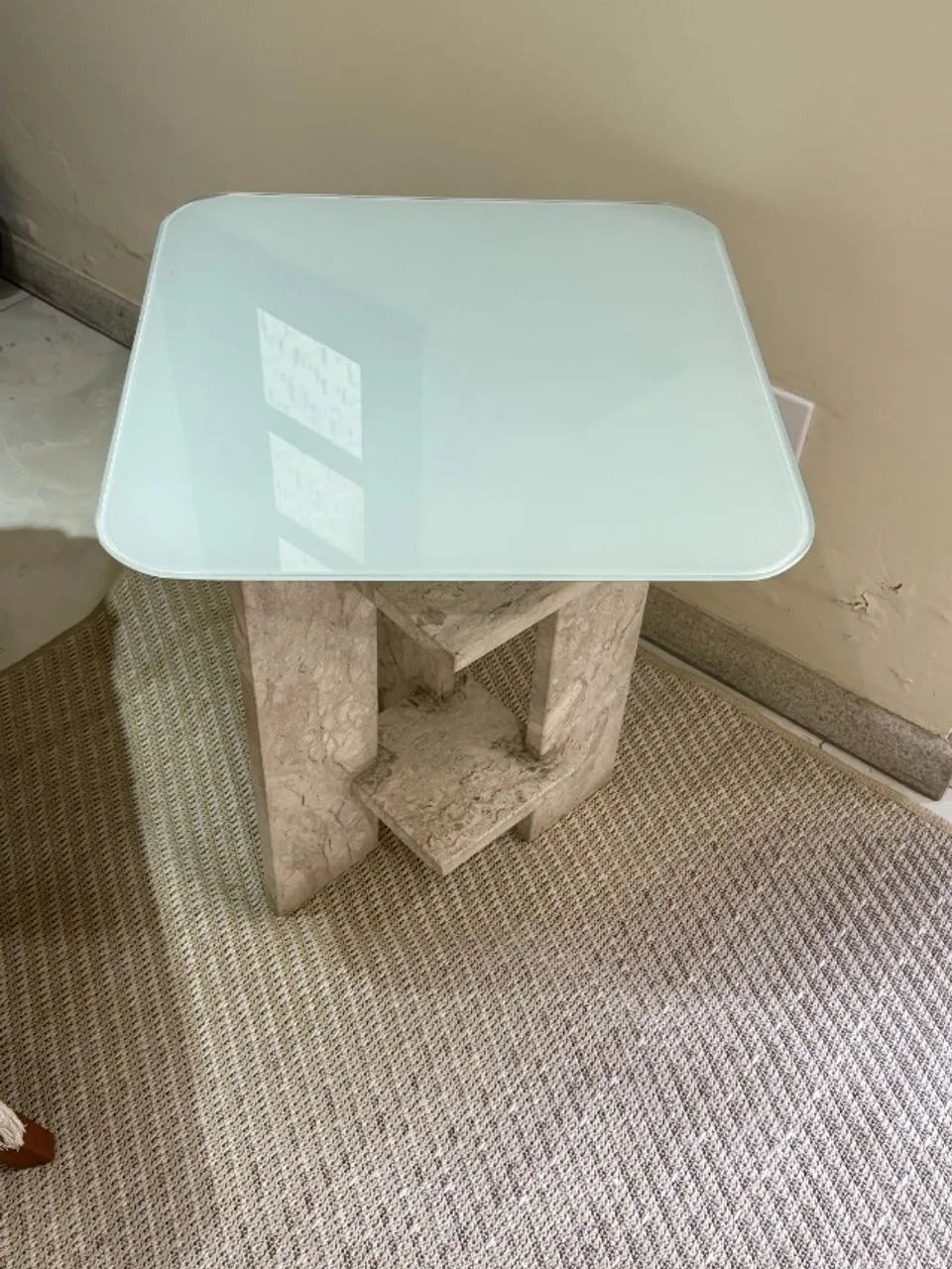 Conjunto Mesa de Jantar, Aparador e Mesa de Canto - Mármore com vidro - Foto 4
