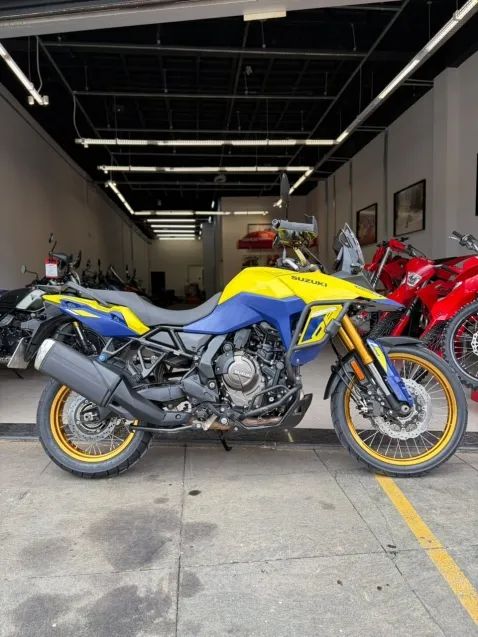 SUZUKI V-STROM 800 2025