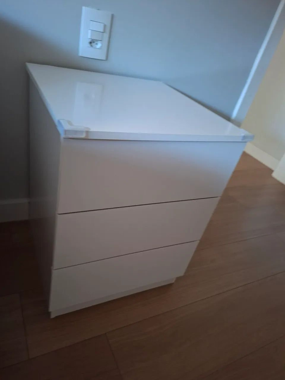 Vendo dois criado mudo brancos para quarto - Foto 2