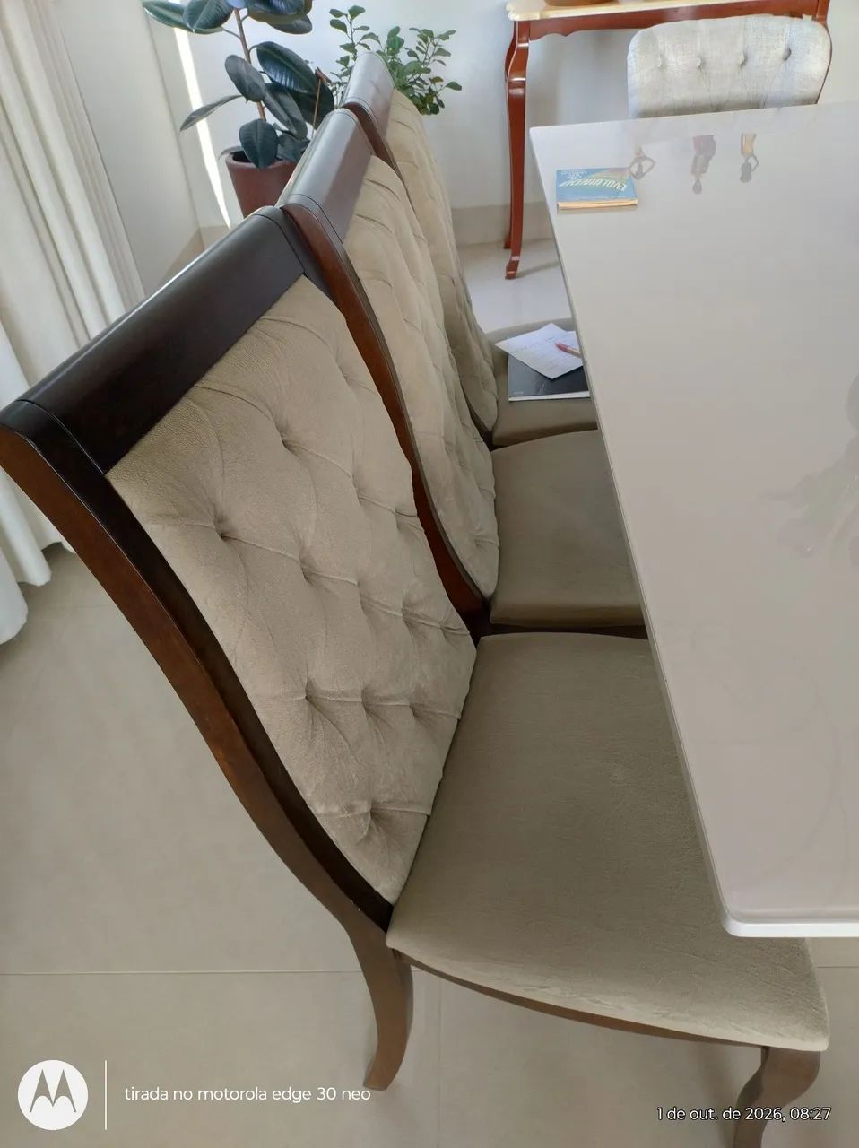 Jogo de mesa com 6 cadeiras e 2 poltronas  - Foto 2