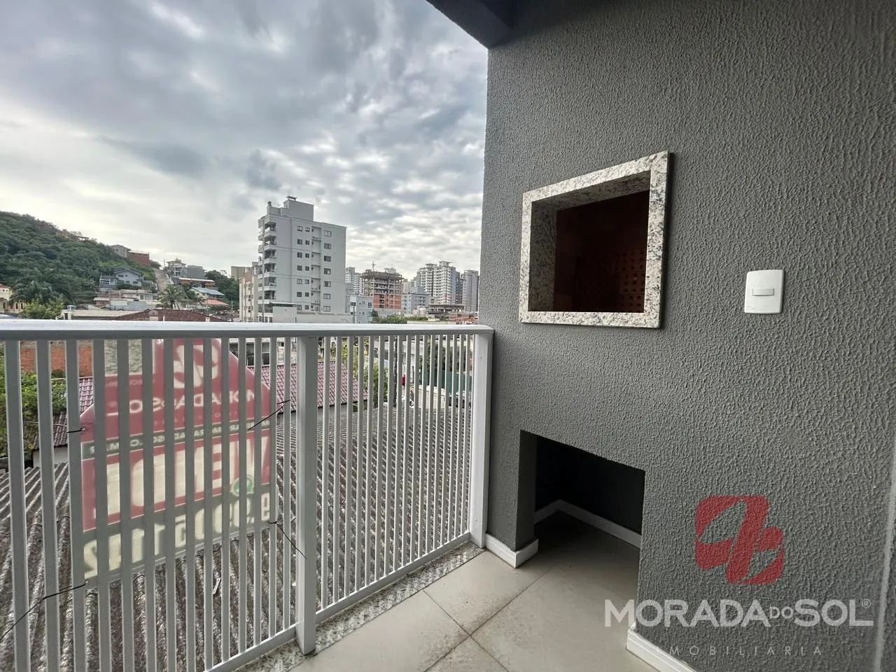 Ótimo apartamento com 1 quarto e churrasqueira na sacada.