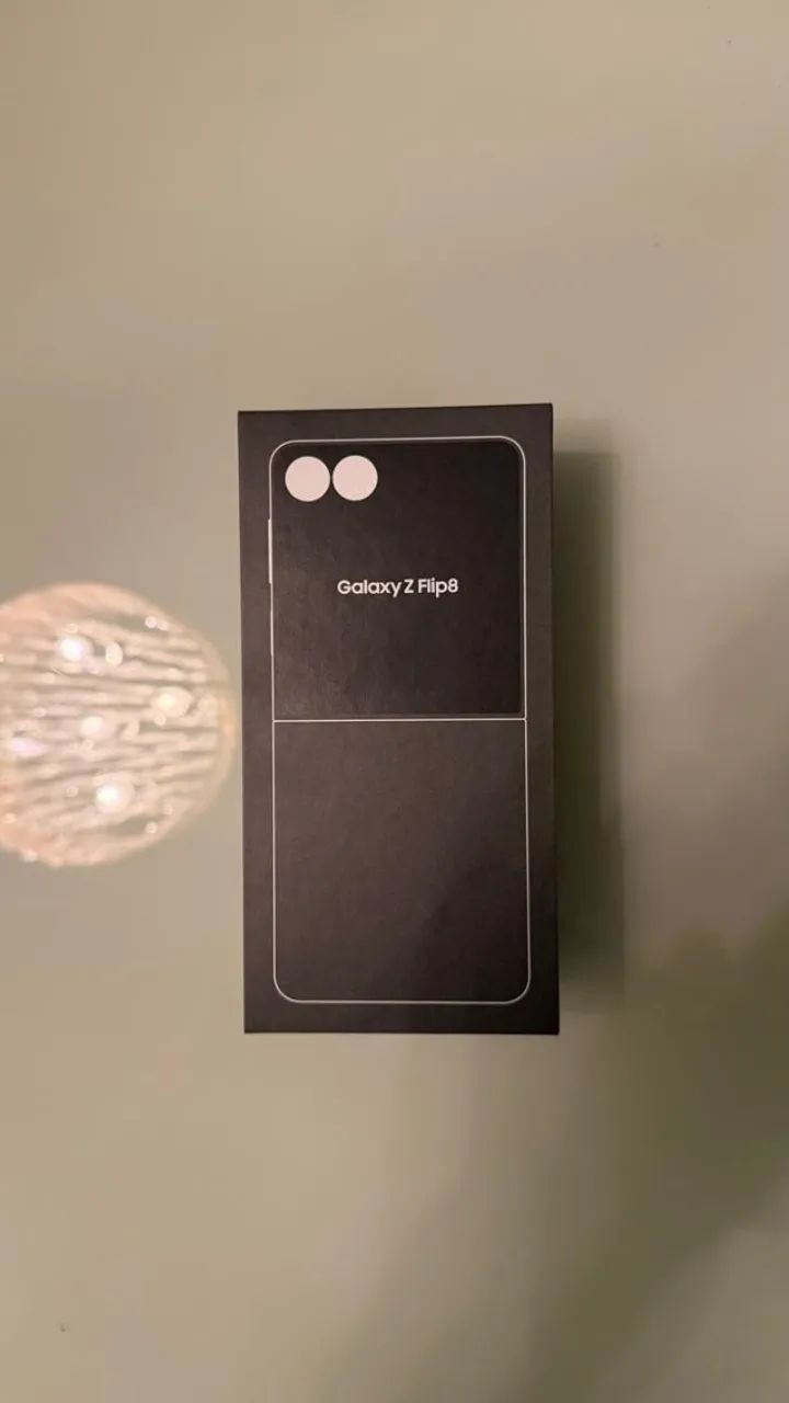 Z FLIP 8