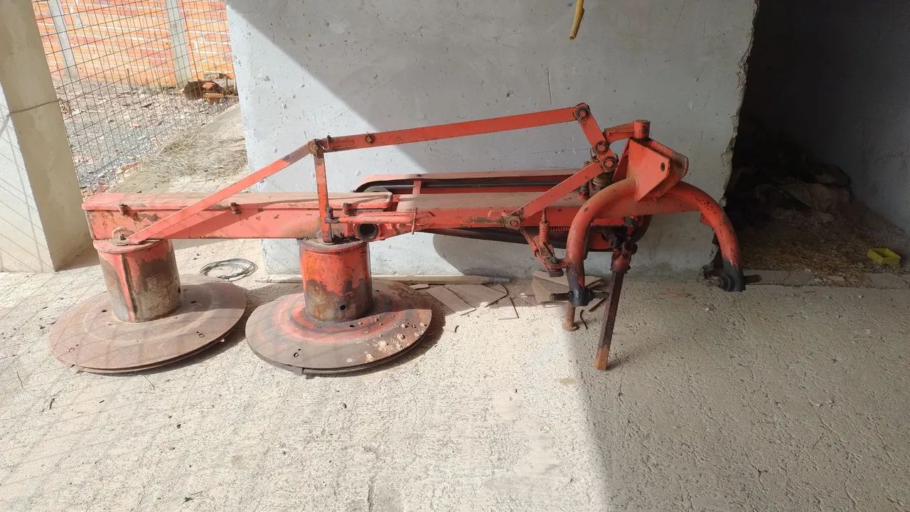 Enfardadeira menegaz e ceifador 