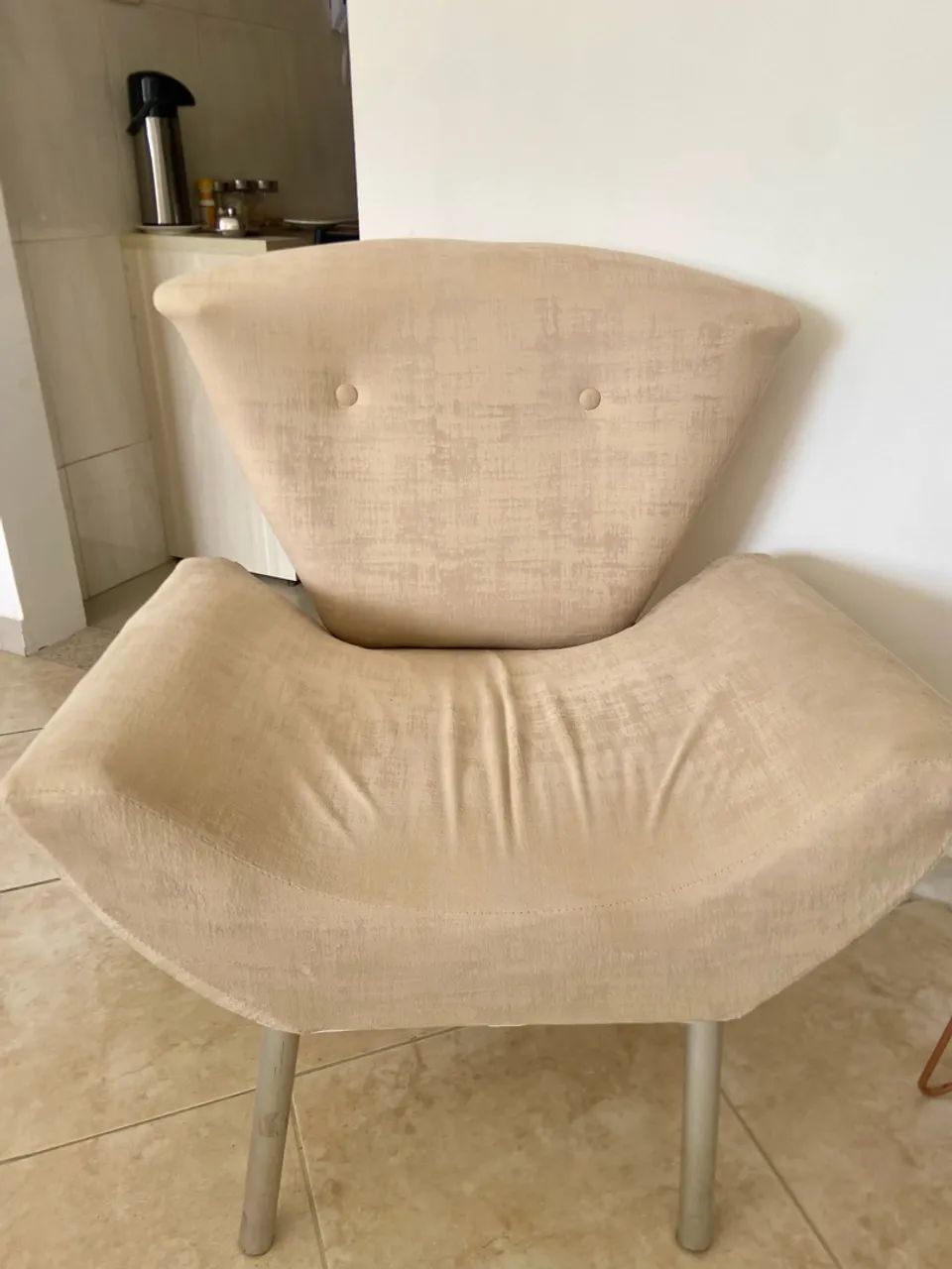 Conjunto para Sala: Poltrona, 3 Quadros e 2 Mesas de Canto - Foto 2