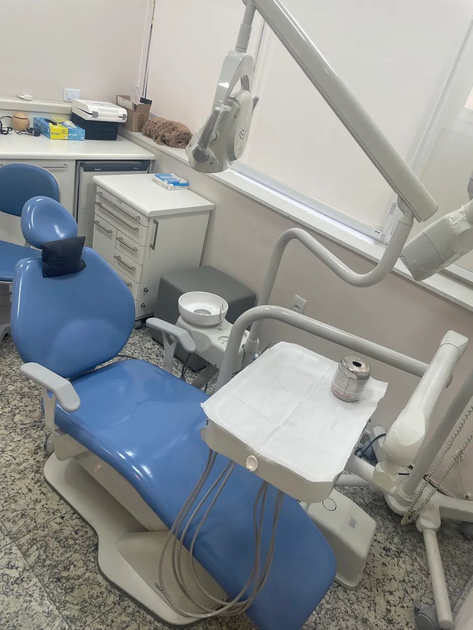 Cadeira odontológica e outros itens