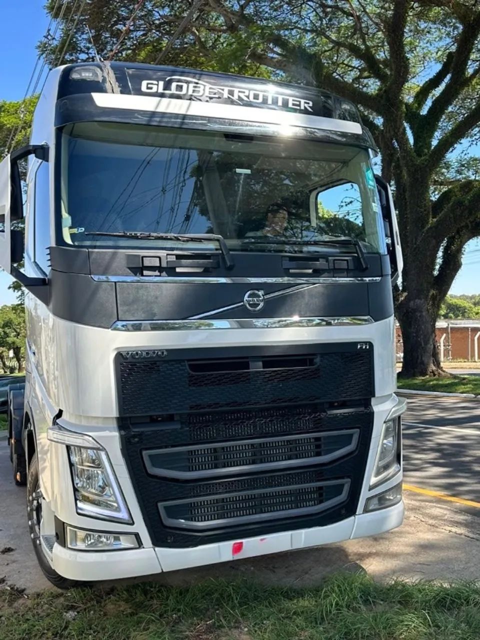 Caminhão Volvo Fh 460 Globetrotter I-Shift 6x4 - 2017