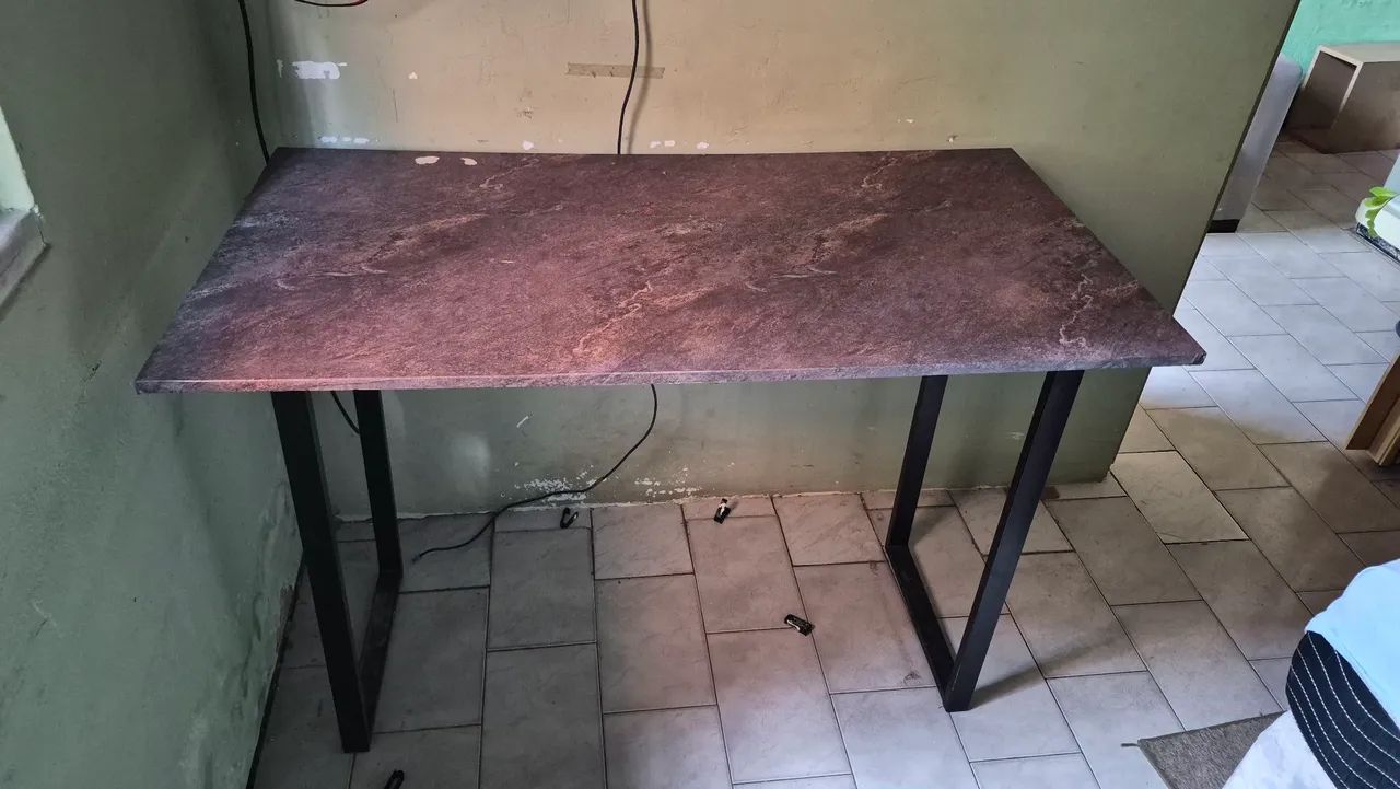 Mesa de madeira com base metalon - MDF - Foto 3