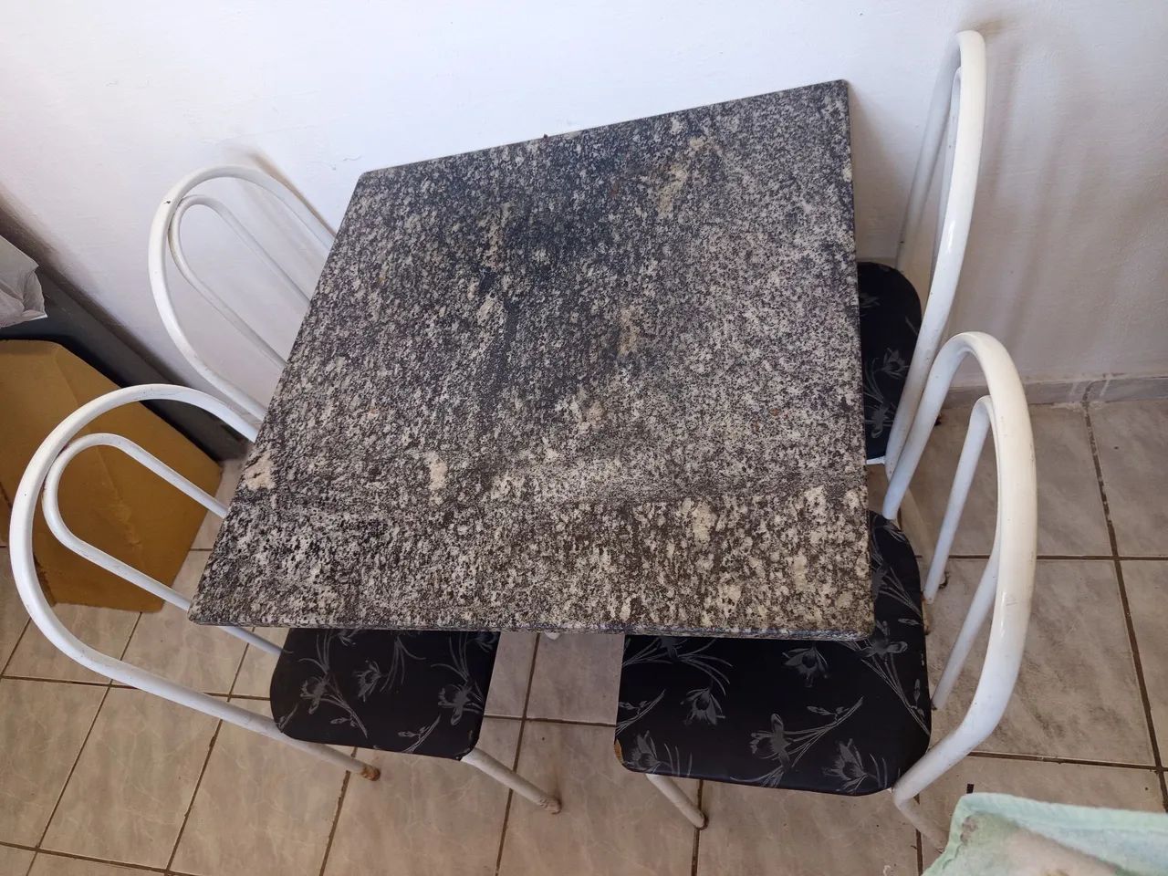 Mesa com 4 cadeiras  - Foto 3
