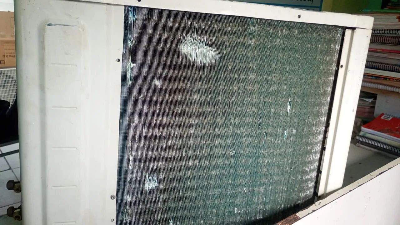 Vendo condensadora de 12 mil BTUs  - Foto 3