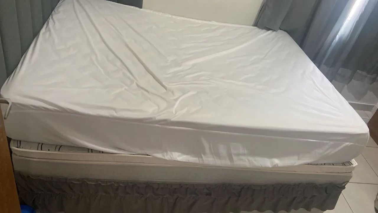 Base Cama Box Casal com Pés - Bem Conservada - Foto 2
