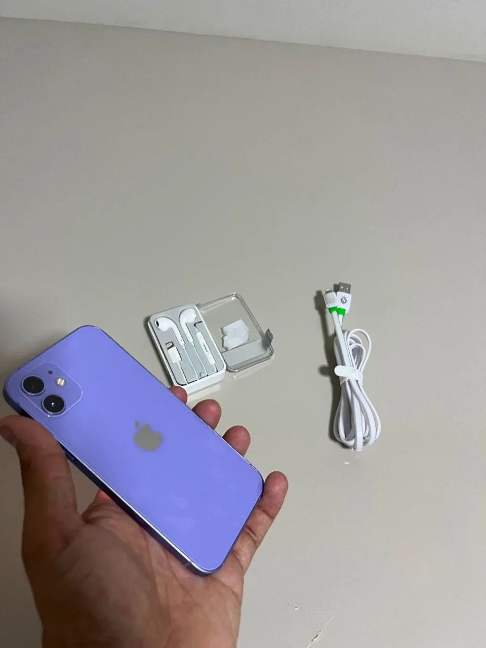 Iphone 12 + fone de ouvido de brinde