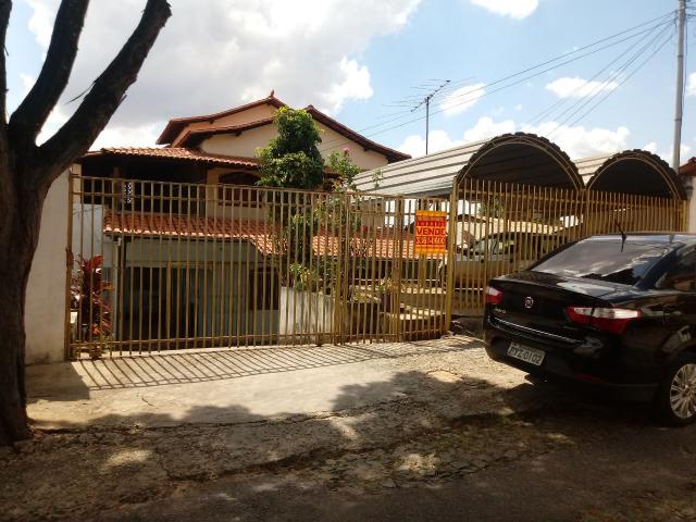 Casa 2 pavimentos + barracões no camargos $550.000,00