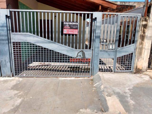 Casa com 2 dormitórios para alugar por R$ 560/mês - Jardim Prudentino - Presidente Prudent