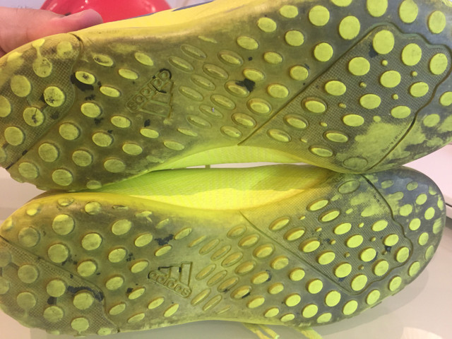 chuteira do messi amarela