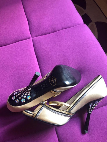 Sapato Prada original com Swarovski - numero 36 - Foto 4