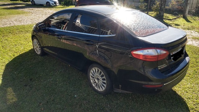 NEWFIESTA SEDAN TITANIUM