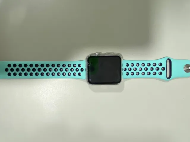 Apple Watch Series 8 GPS + Celular 45mm Caixa de Aço Inoxidável com  Bracelete Milanese Loop Ouro