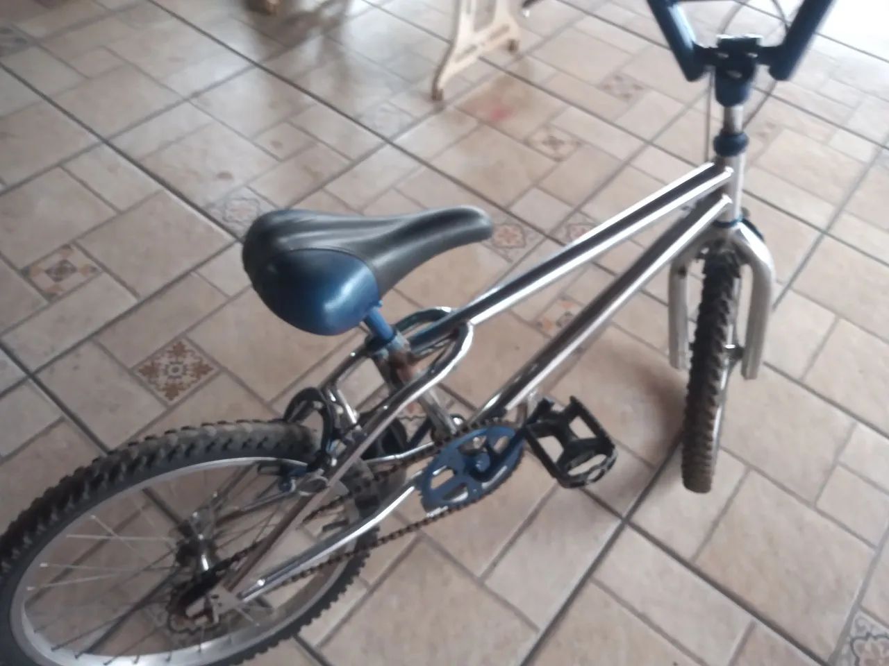 Bicicleta BMX cromada  - Foto 2