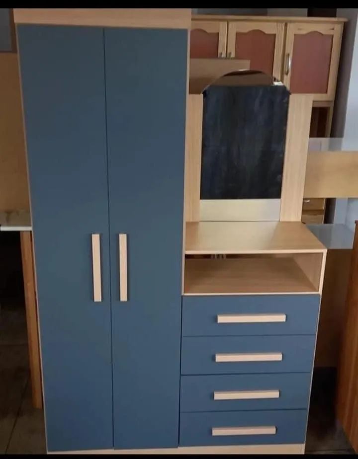 Vendo Guarda roupa e cômoda com espelho  - Foto 2