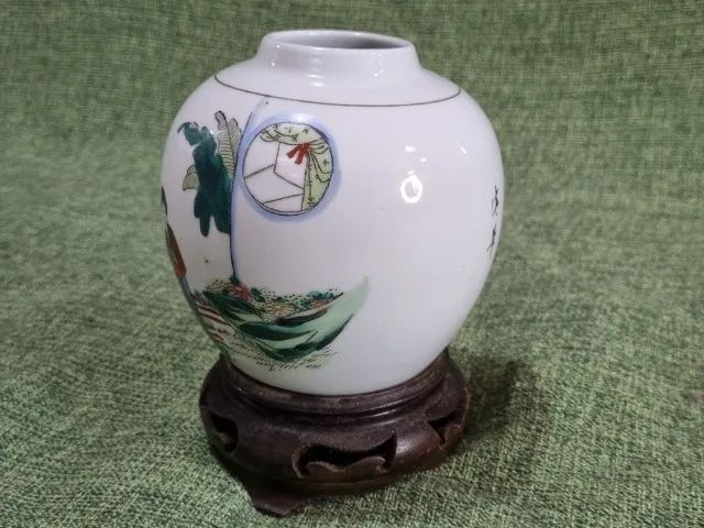 Antigo vaso chinês de porcelana pintada com base de madeira - Foto 3
