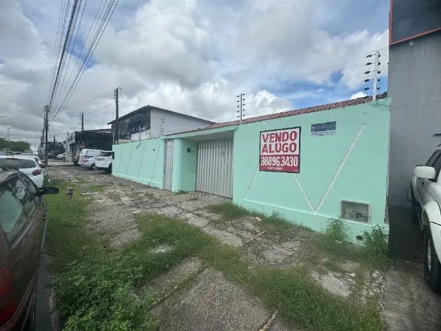 Casa na Avenida Rogaciano Leite, Corredor de Atividades, lado da sombra.