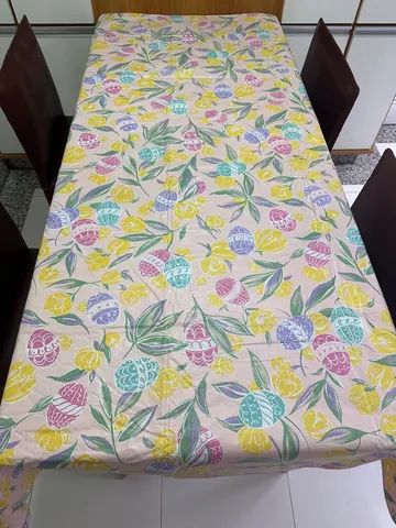 Toalha Mesa Páscoa 1.80x1.30, impermeável, importada.