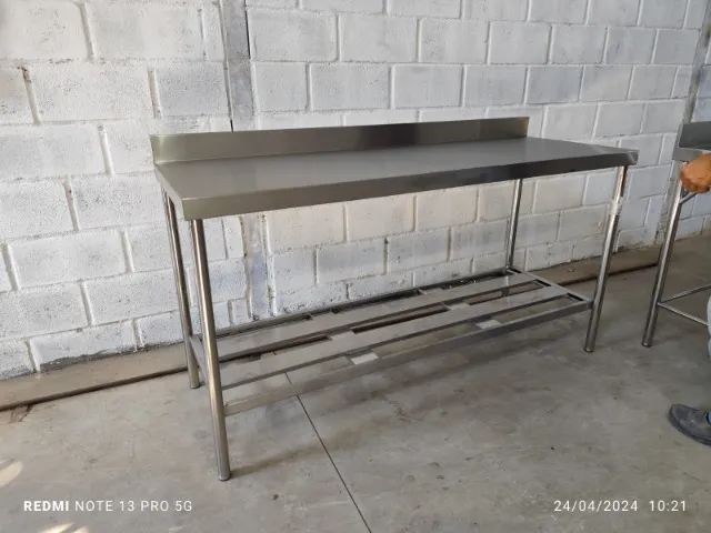 Mesa de Inox com Greado e Espelho