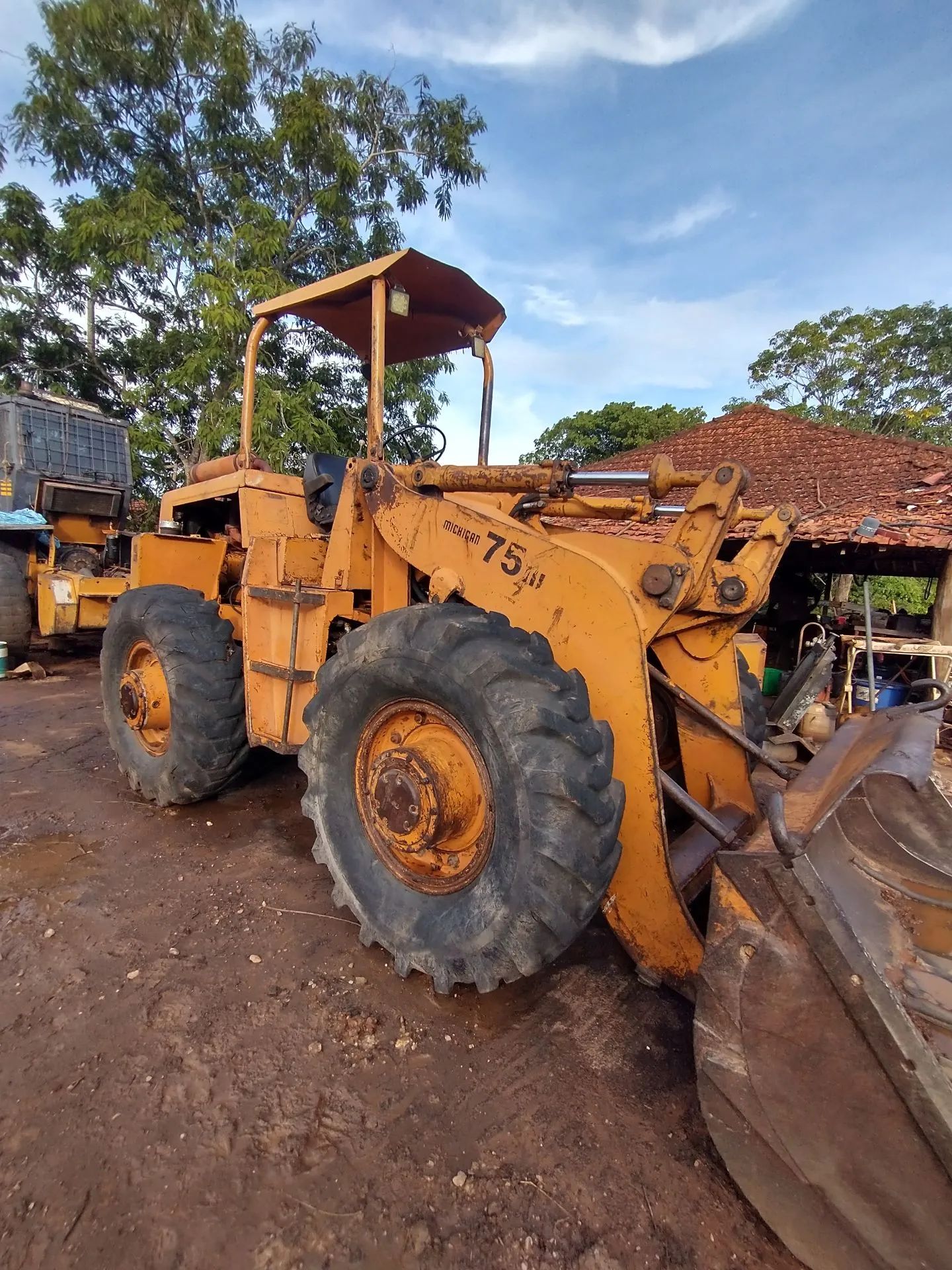 Pá carregadeira Michigan 75 III 