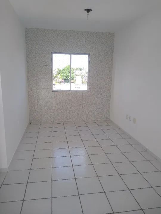 Alugo Apartamento com 02 quartos no Bairro dos Estados 