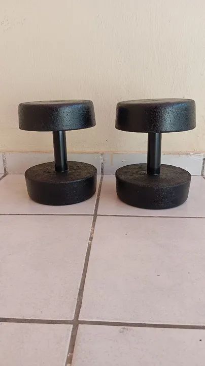 Vendo Par de Halter de 10kg feitos de cimento - (CONCRETO) - Foto 3