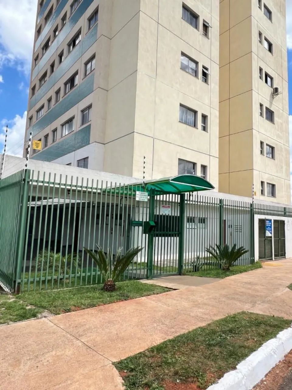 02 Quartos com suíte, banheiro social, cozinha com lavanderia, 61,45m², com uma garagem