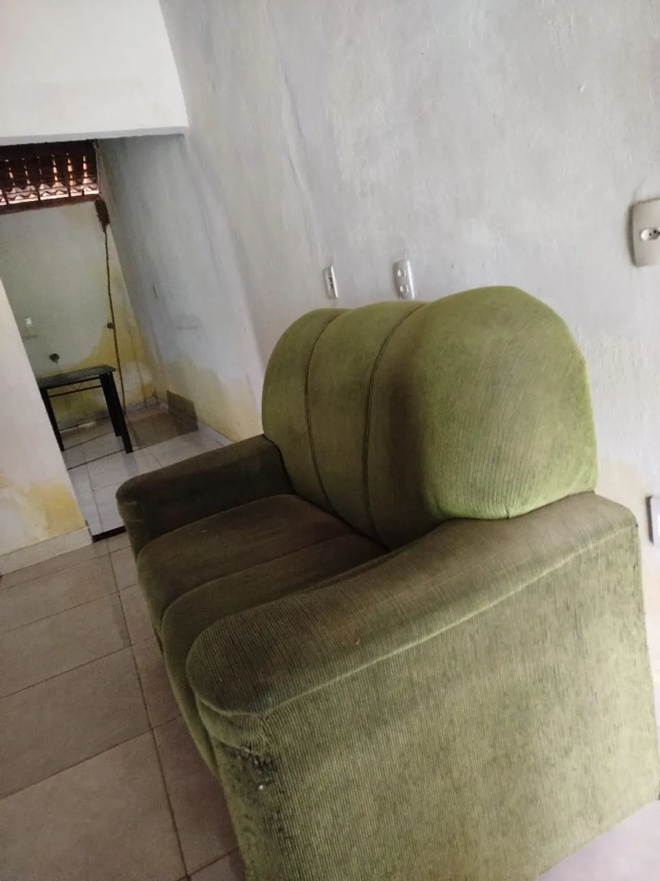 Sofá de 2 lugares verde