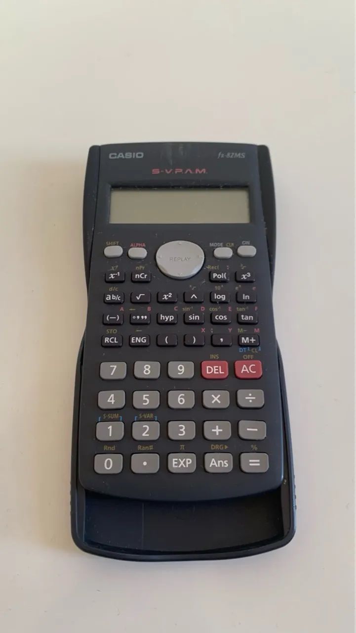 Calculadora Científica Casio fx-82MS