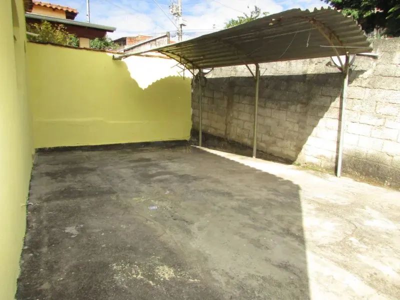 CASA DOIS QUARTOS COM SUITE, 4 VAGAS DE GARAGEM E AREA EXTERNA - Foto 5