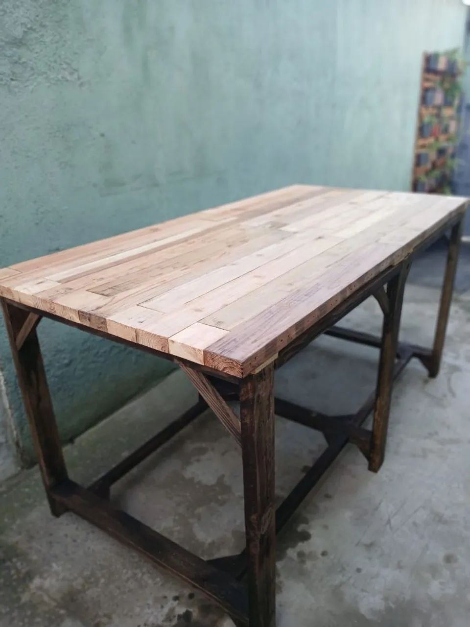 Mesa rústica de madeira
