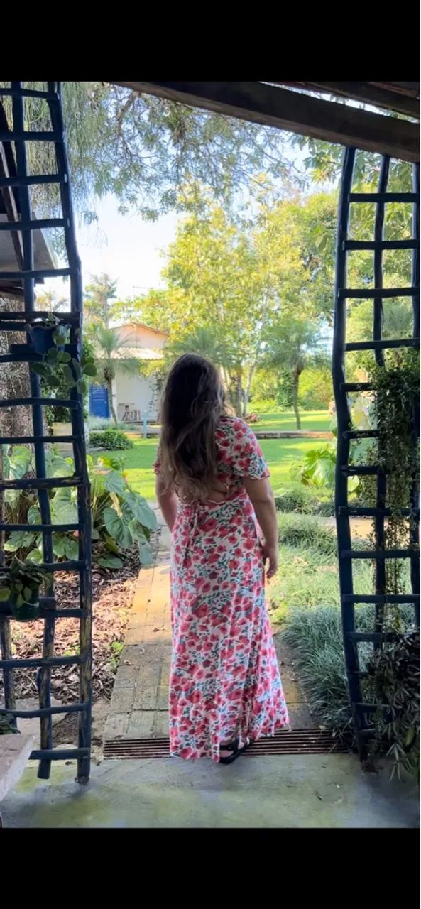 Vestido floral com fenda - Foto 2