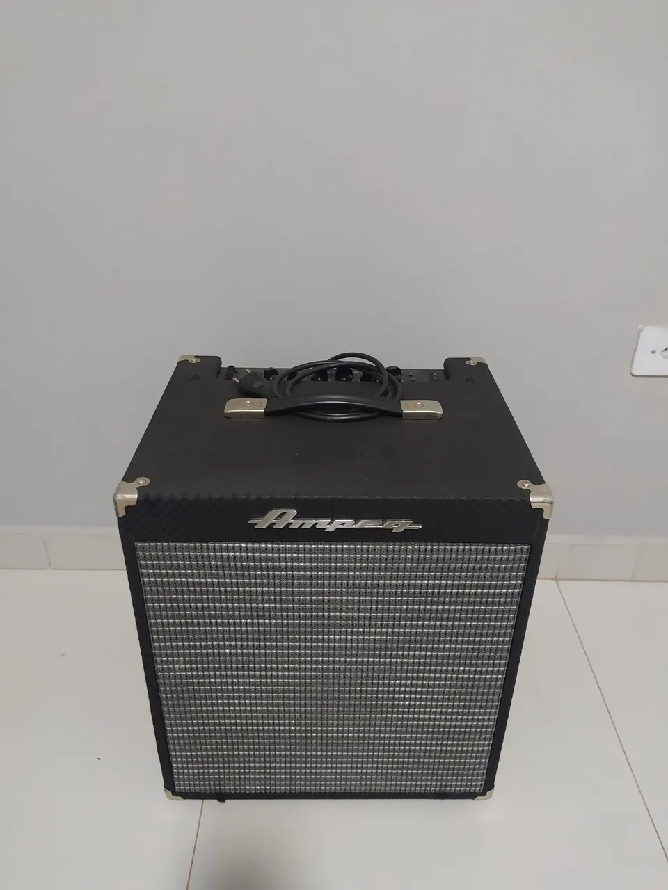 Amplificador ampeg rb110