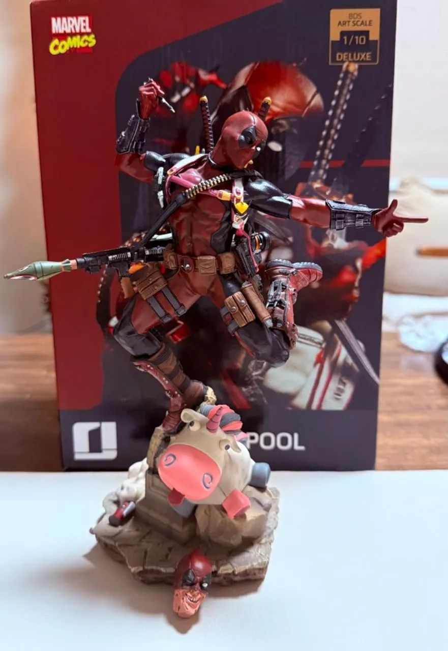 Deadpool Deluxe - 1/10 Iron Studios