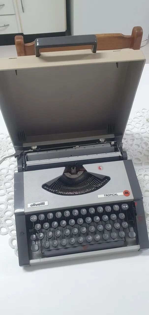 Maquina Olivetti de Datilografar otimo estado - Foto 4