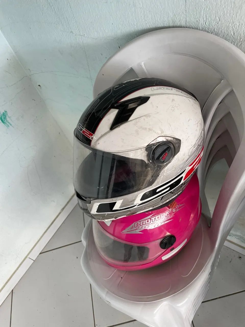 Capacete LS2 e capacete Pro tork