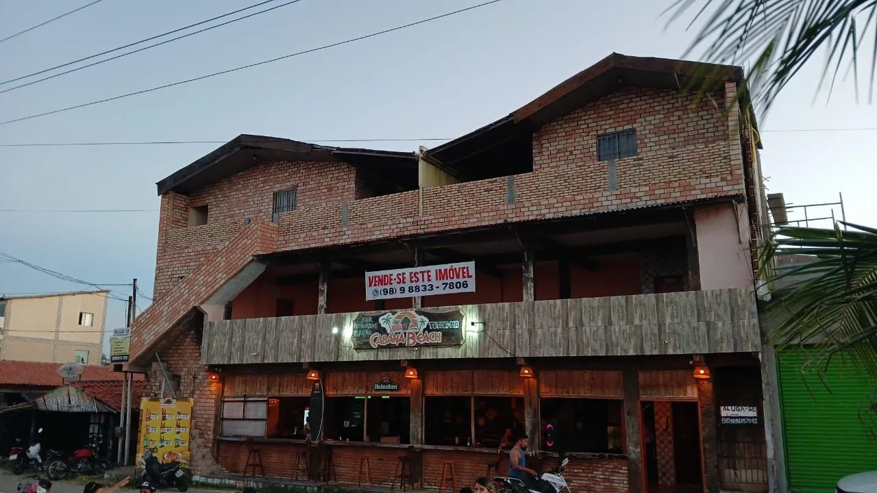 Ótima oportunidade de investimento, prédio comercial a 100mts em frente a praia.