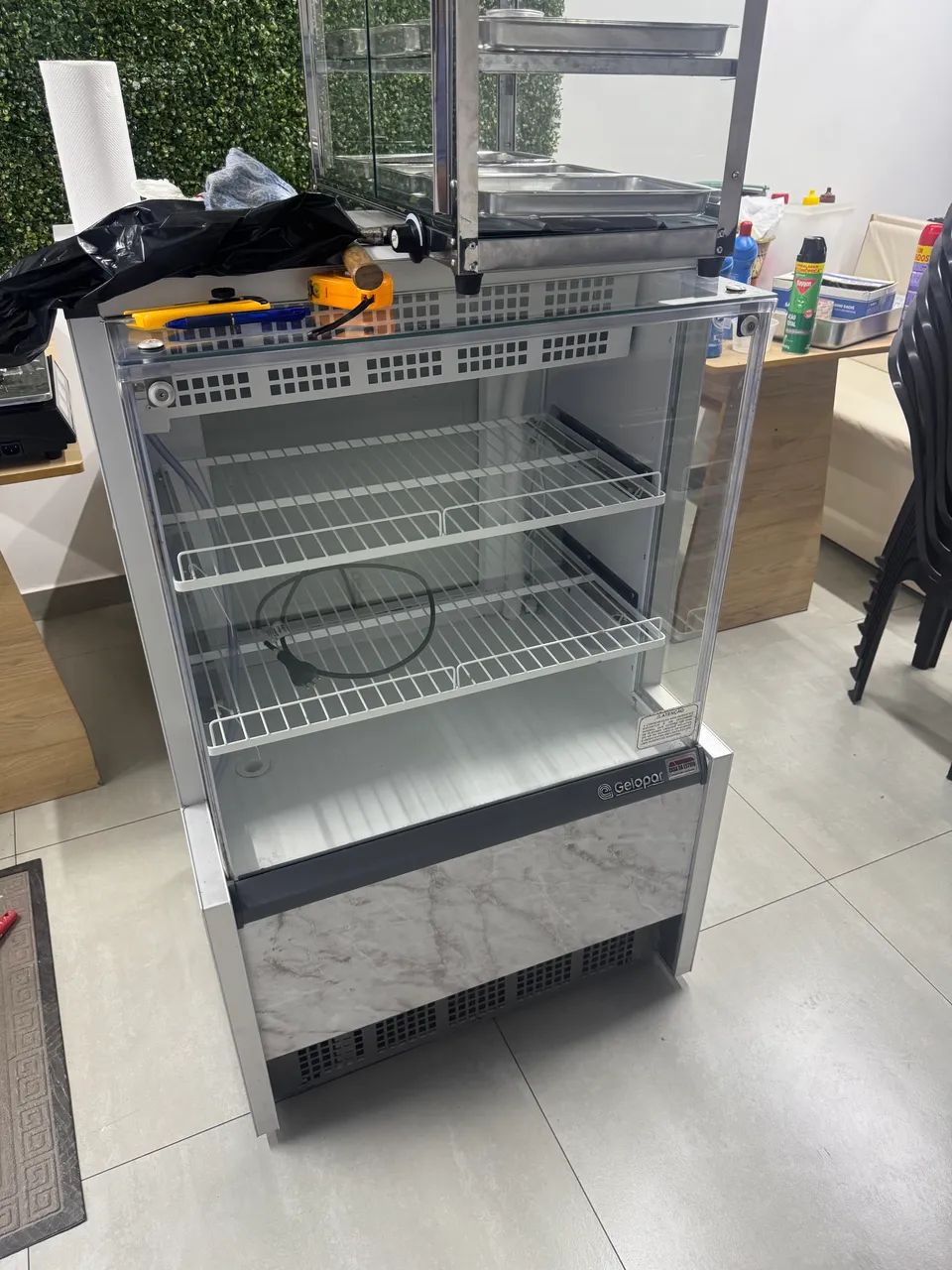 Balcão expositor refrigerado em perfeito estado