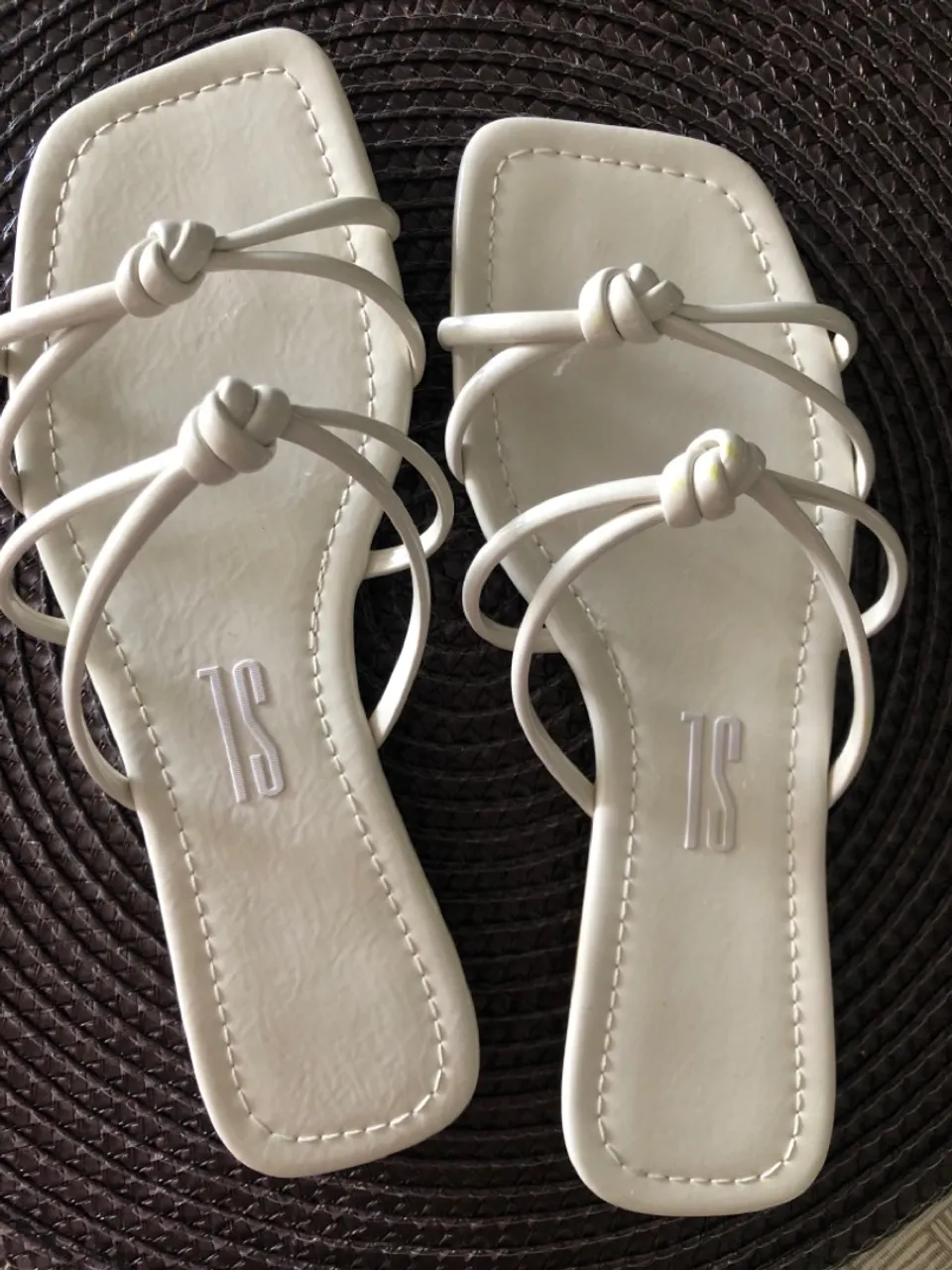 Sandália feminina cor off white