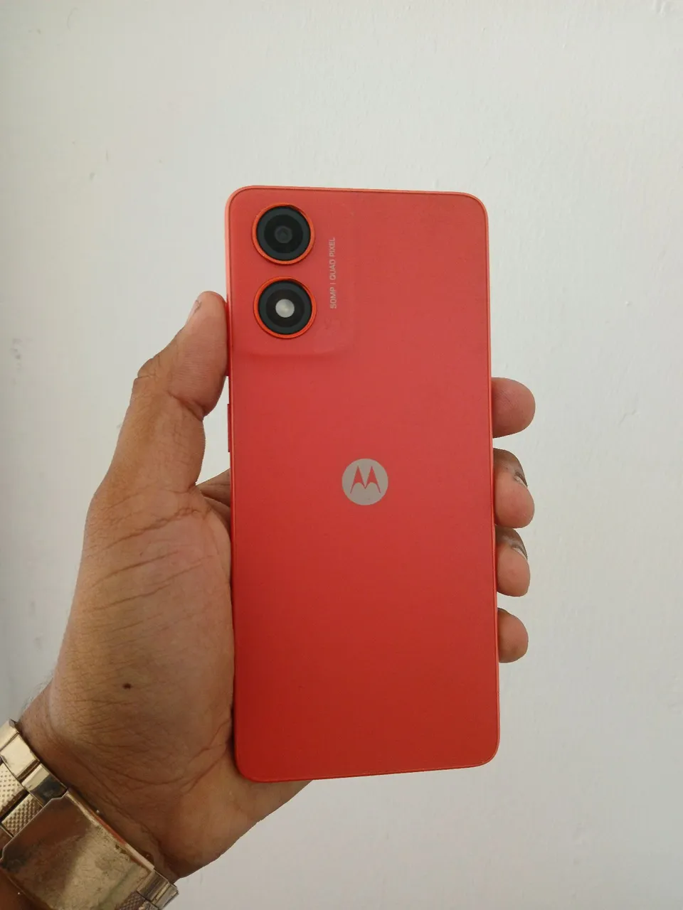 Motorola - Smartphone Laranja Vibrante com Câmera Dupla!
