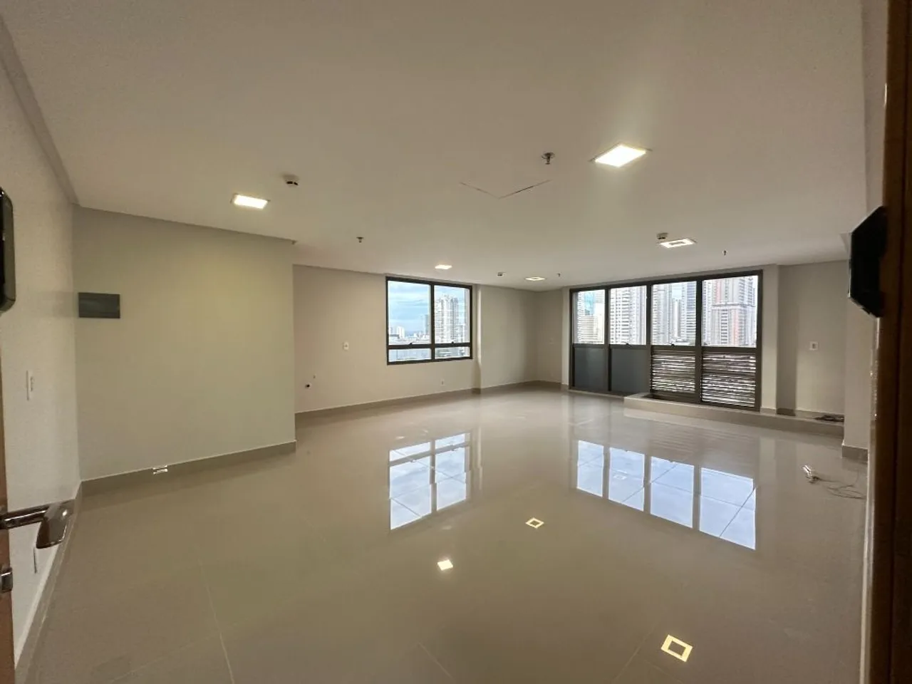 Sala Comercial de 43 m² para alugar por R$ 3.500/mensais no Setor Bueno - Goiânia