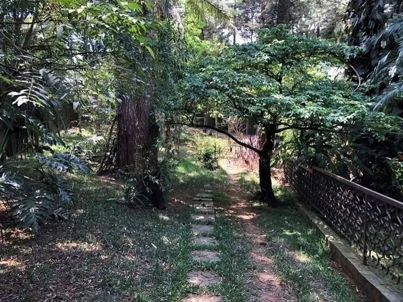 Rústica, 2.400m² de terreno, 2 piscinas (externa e raia coberta), lareira, SPA e jogos - Foto 2