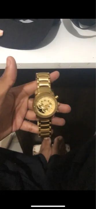 Relógio de pulso masculino dourado