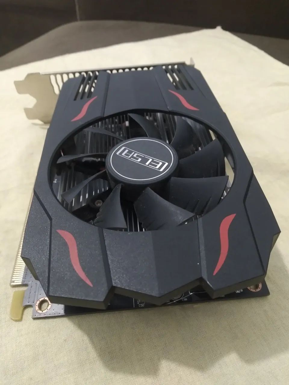 Placa de vídeo RX550 4GB  PCI E semi nova toda ok funcionando perfeitamente  - Foto 2