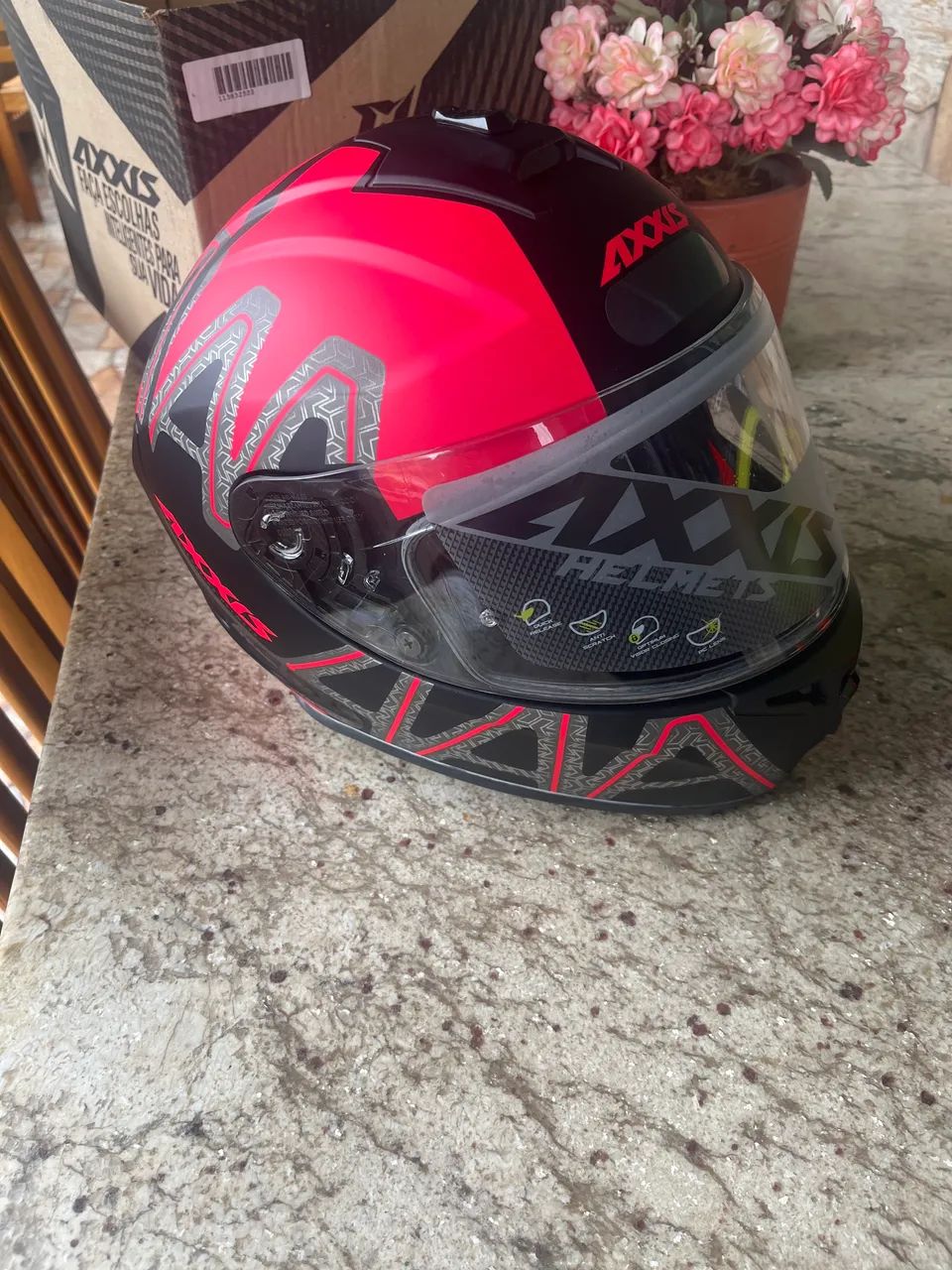 Capacete novo nunca usado na caixa